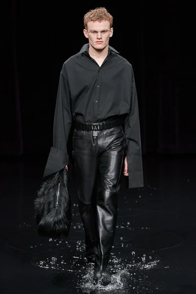 Look 28